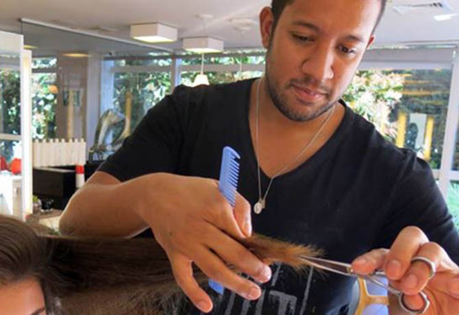 O cabeleireiro Didier Sé fala dicas para tingir os cabelos